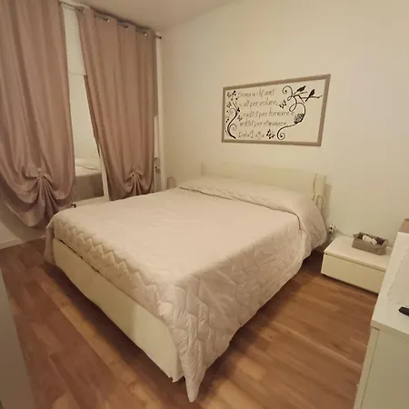 בית נופש The Red Devils' House - With Private Garage -