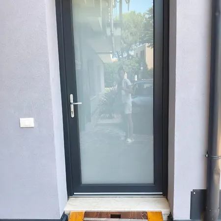 The Red Devils' House - With Private Garage - Dom wakacyjny Desenzano del Garda